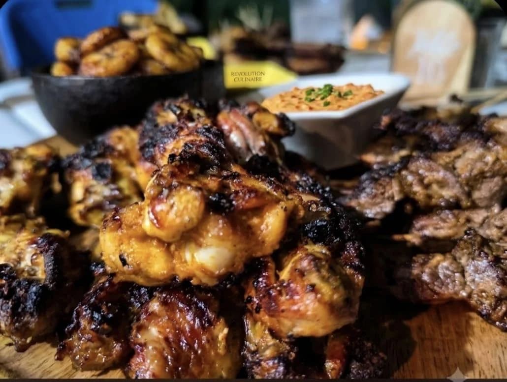 Grillades et accompagnements préparés par Comme à la maison